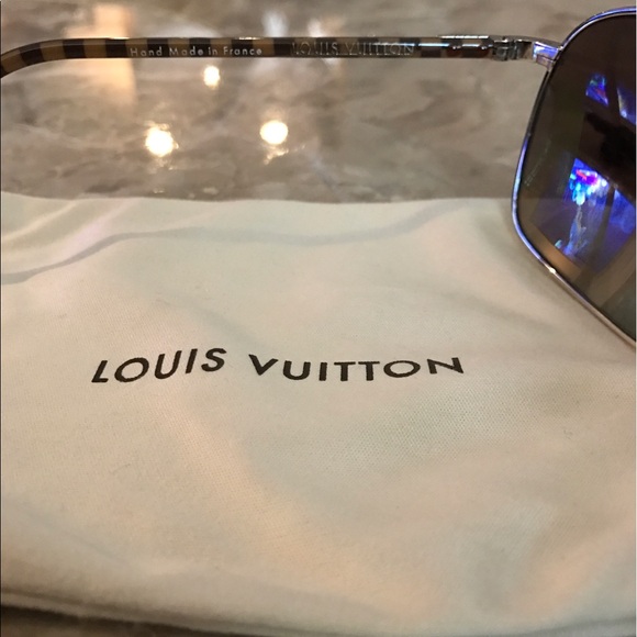COPY - *Reduced* Authentic Louis Vuitton SM Sun Glasses - Picture 3 of 7